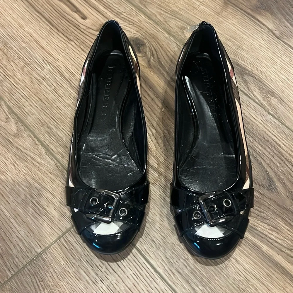 Burberry shoes - Picture 1 of 4